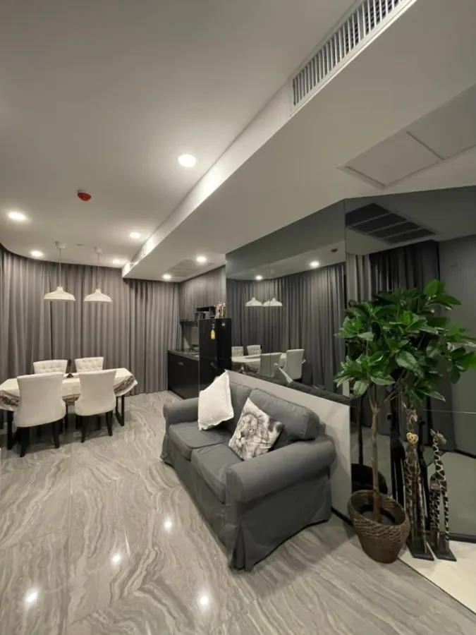 For rent: Ashton Chula - Silom, 45th floor, very high, wow city view. Beautiful room decorated with built-ins throughout the room. Move now.