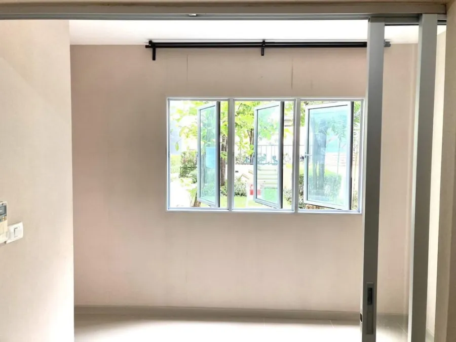 Condo for sale, The Privacy Lat Phrao-Sena, empty room, clean, comfortable to the eyes, great central area. Don't miss this price.