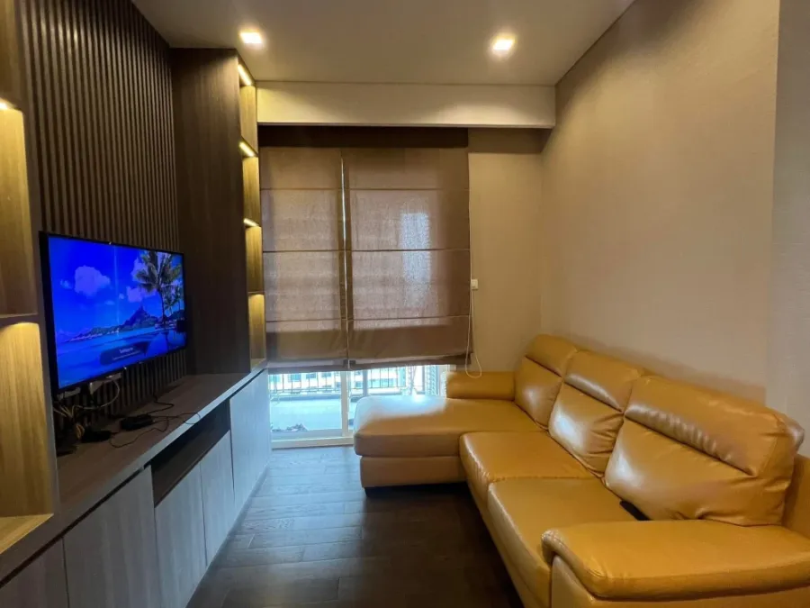 For rent: The Saint Residence, 2 bedrooms, 2 bathrooms, 26th floor (very high floor), with views of Chatuchak Park from both bedrooms. Grab it while y