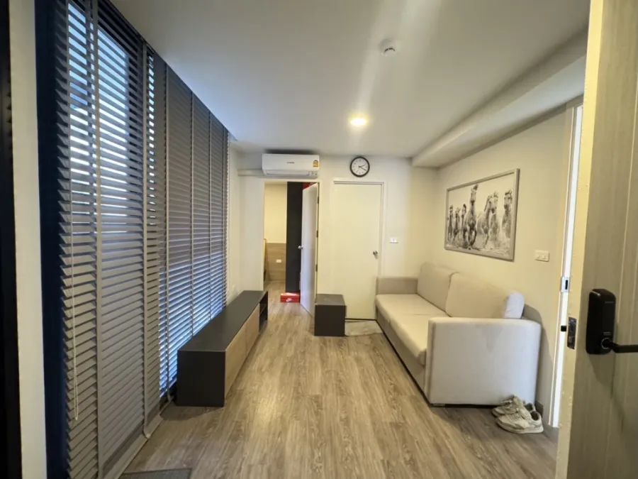 Urgent sale! Flexi Condo Sathorn-Charoen Nakhon. Large, comfortable room with plenty of usable space. Come and reserve yours today!