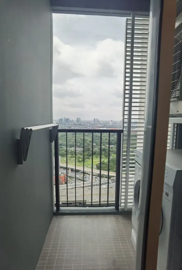 For rent The Saint Residences, new room, unboxing Minimal style decoration High floor, great view I need this room