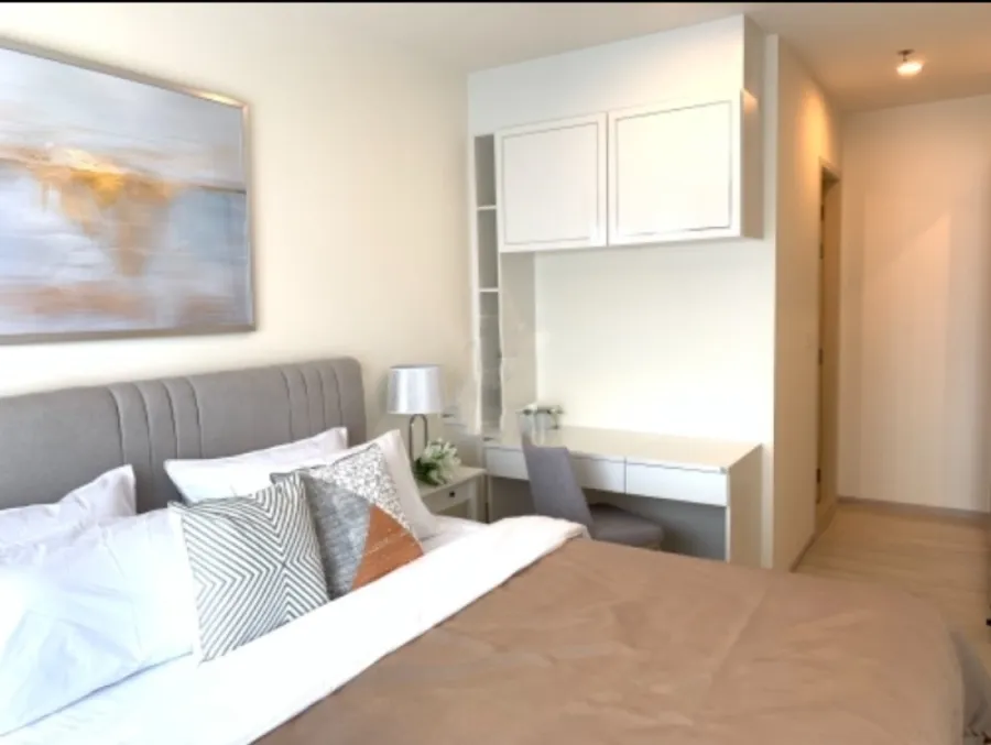 Condo for sale Life Asoke, 16th floor, clear view, cool north wind, beautiful room with furniture.