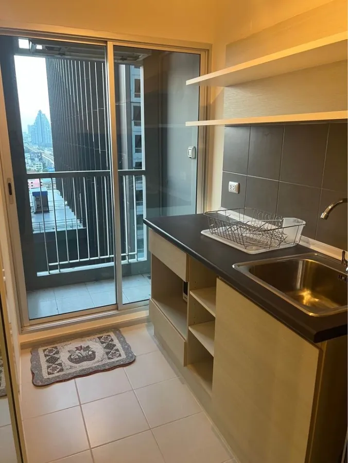 For sale and rent, Aspire Ratchada-Wong Sawang, high floor, nice bedroom with separate kitchen. Don't just look, hurry and book now.