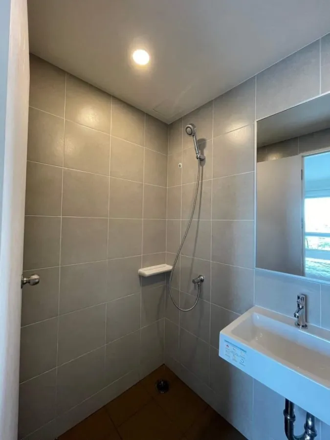 For rent, Lumpini Ville Suksawat - Rama 2, high floor, good view, nice room, plus the best price. Rent now, don't miss it.