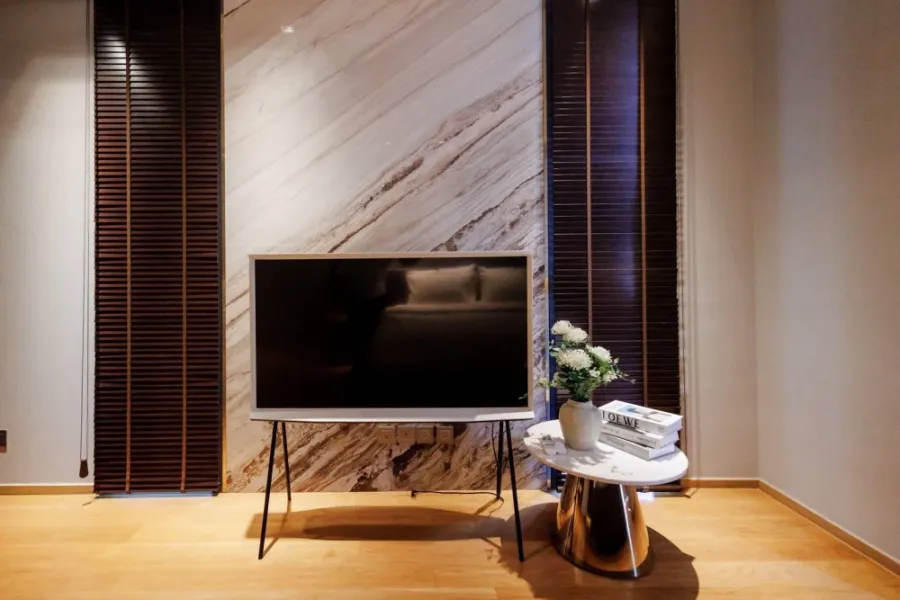For rent: Beatnik Sukhumvit 32, high floor, duplex room, spacious, comfortable, with a big screen TV. Movie lovers, don't miss out, book now.