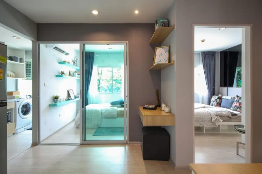 Sale down payment, Senakit, BTS Saphan Mai, corner room, very private, big room, not expensive, hurry up and book now.
