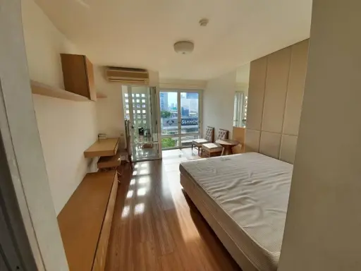For sale: i House Rama 9-Ekkamai, good location, next to a public park and BTS, with excellent built-in furniture. If you don't reserve, you'll really images