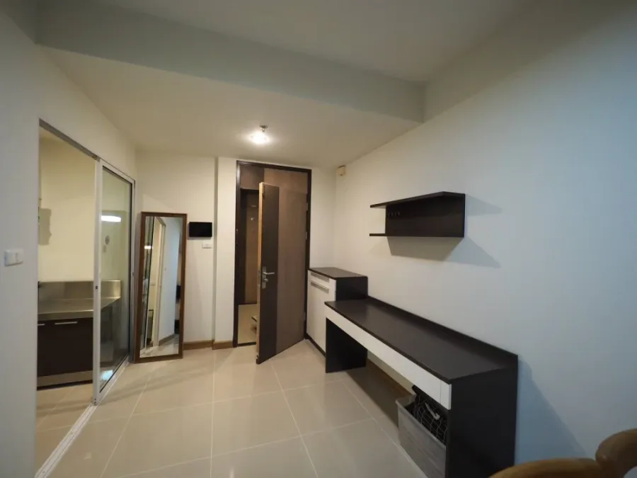 For sale or rent: Supalai River Resort, 1 bedroom, spacious living area, prime location, stunning Chao Phraya River views. Book now!
