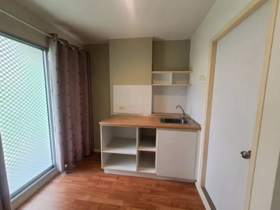 Urgent sale! Lumpini Park Nawamin-Si Burapha, ready-to-move-in unit with complete amenities. Book now!