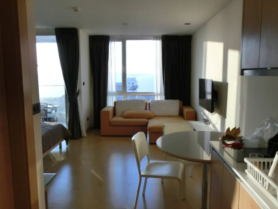 For sale: The Cliff (South Pattaya), studio room, quiet, pool and sea view. You can own it.