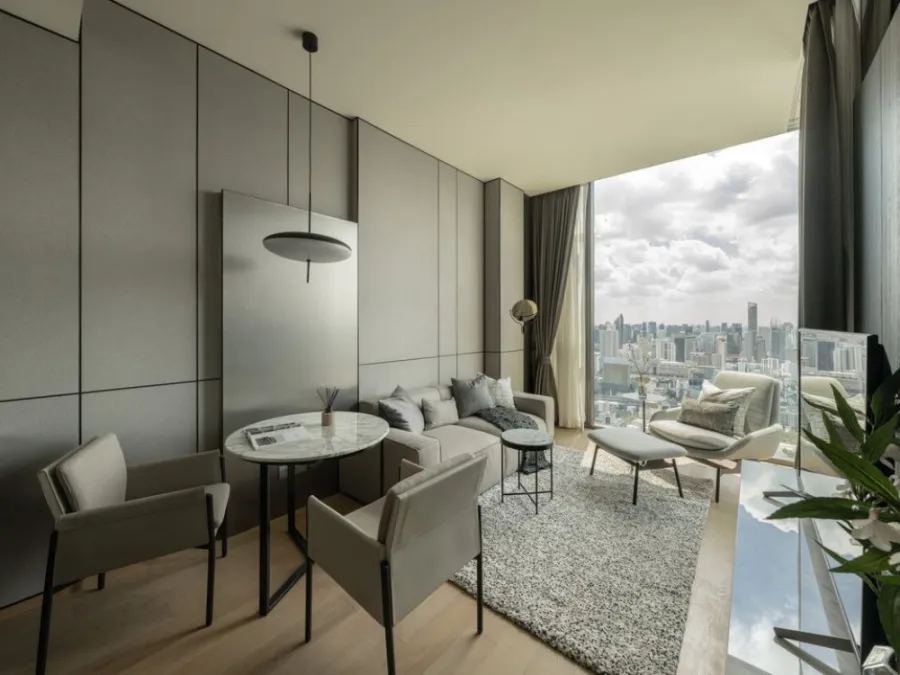 For rent 28 Chidlom, super luxurious room. Premium grade furniture, city view, giving you the most privacy. Book now.