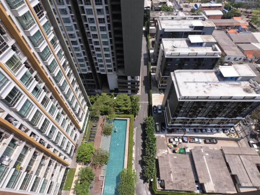 Condo for rent or sale, U-Delight @ Jatujak Station, ready to move in. have a beautiful pool view The south is not hot. Hurry up to reserve.