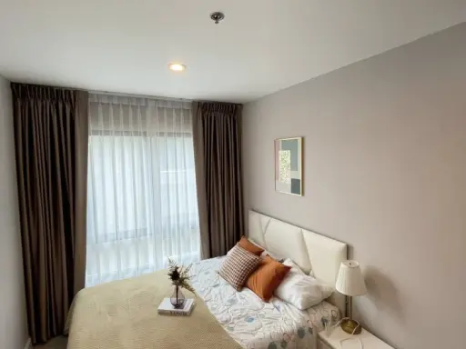 For rent immediately! The Sky Sukhumvit, fully furnished and ready to move in. Just bring your personal belongings. Don't miss out!
