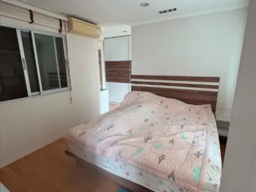 For sale: Lumpini Park Pinklao, 2 bedrooms, 2 bathrooms. Excellent condition, located on the top floor. Don't miss this opportunity! images
