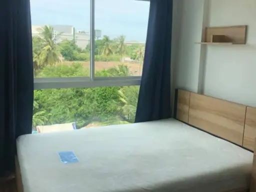 It has arrived. The Iris Bang Yai for rent. The room is fully furnished. The atmosphere is shady and airy. Hurry up and book in right away.