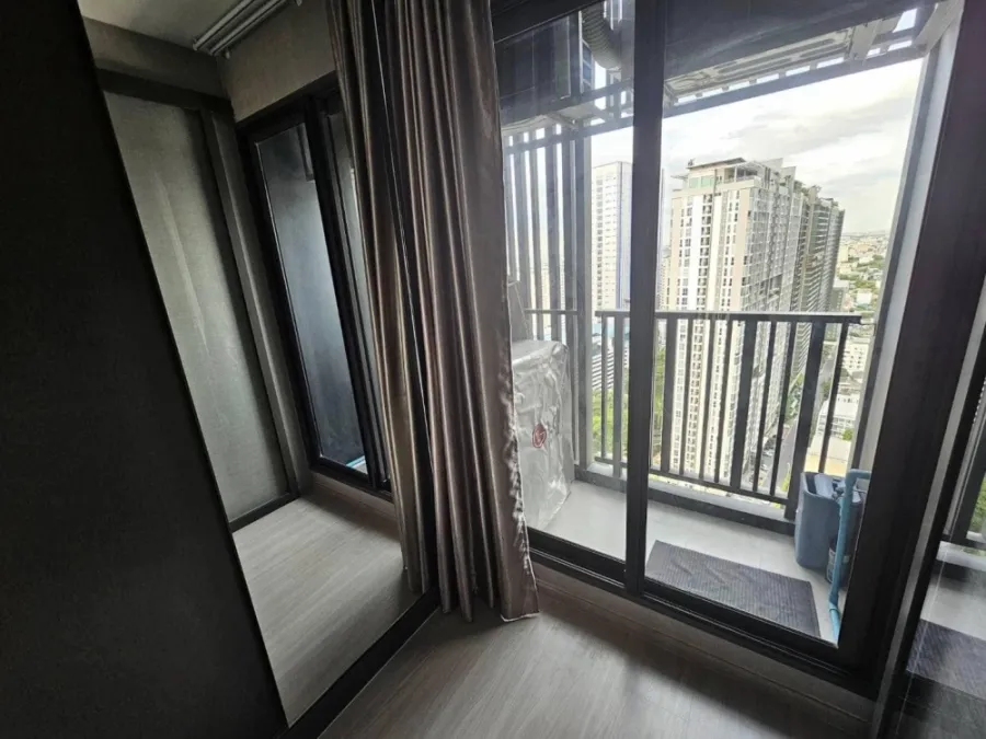 For rent: Life Ladprao, 30th floor, fully furnished room with walk-in closet. Interested? Book now. Don't wait.