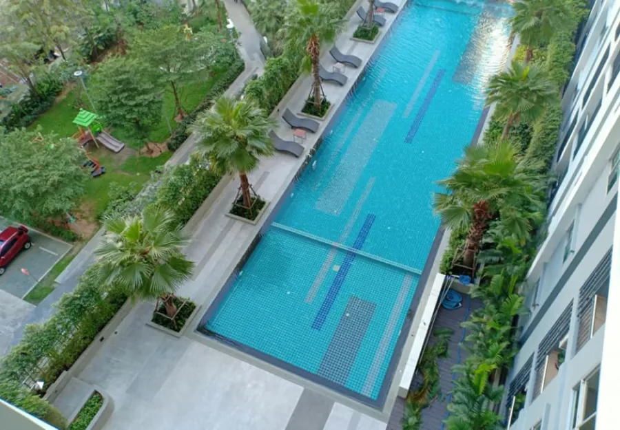 Sale/Rent Supalai City Resort Chaengwatthana. Swimming pool view, great price, ready to move in. Just bring your bags.