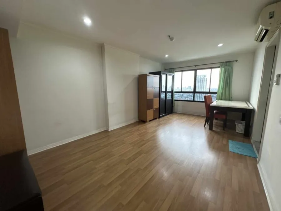 Condo for sale Lumpini Place Phahon-Saphan Khwai, high floor, good view, complete amenities, reserve now.