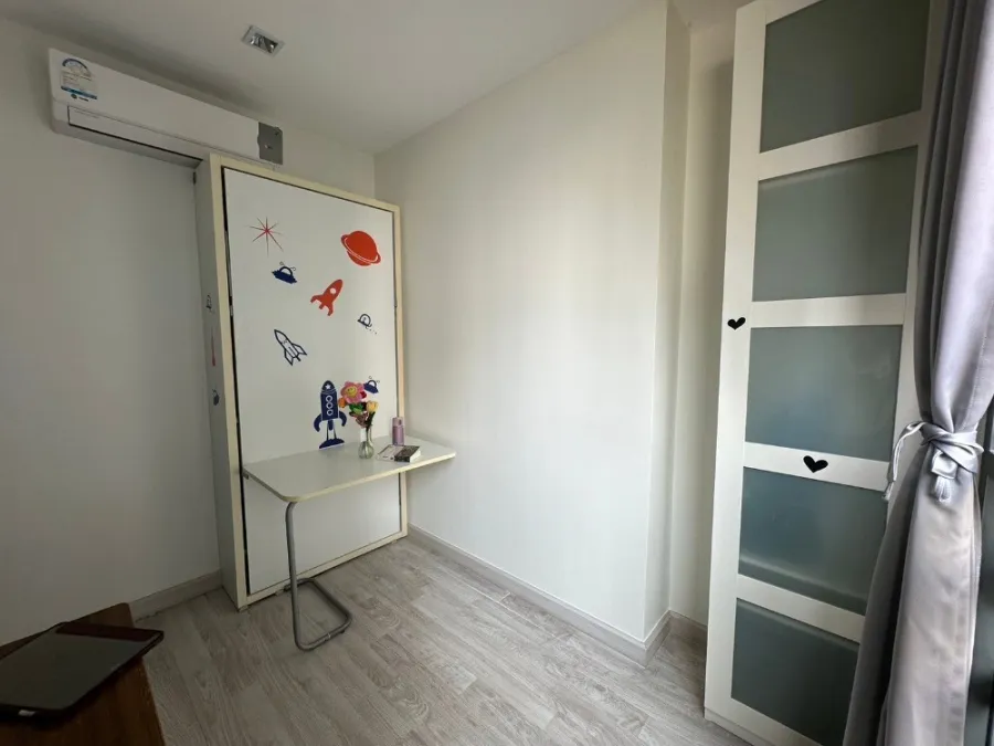 For sale: Ideo Mobi Sathorn-Taksin, 11th floor, complete with furniture and electrical appliances. Book now, don't miss out.