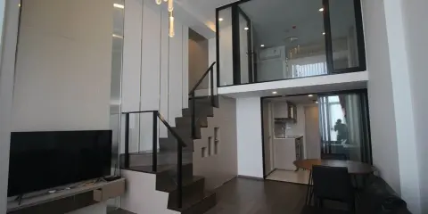ให้เช่า พาร์ค ออริจิ้น ราชเทวี ห้อง Duplex ชั้นสูง ห้องติดวอลเปเปอร์อย่างดี หิ้วกระเป๋าเข้าอยู่เลย