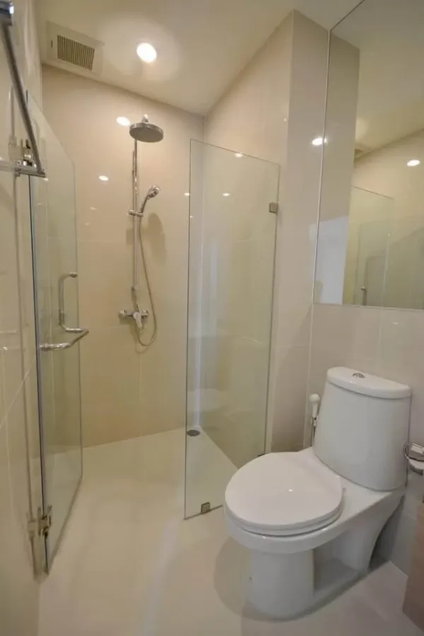 For rent: Noble Revolve Ratchada 1, good corner room, unblocked view, just bring your bag+++++
