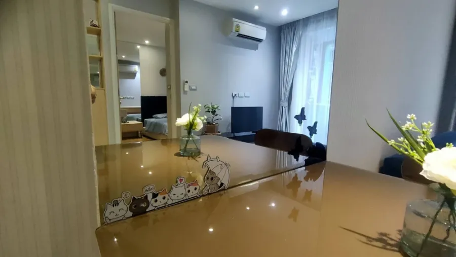 Room for rent at Grande Caribbean Resort Pattaya. Located on the 1st floor, with direct pool access. Fully furnished; just bring your suitcase and mov