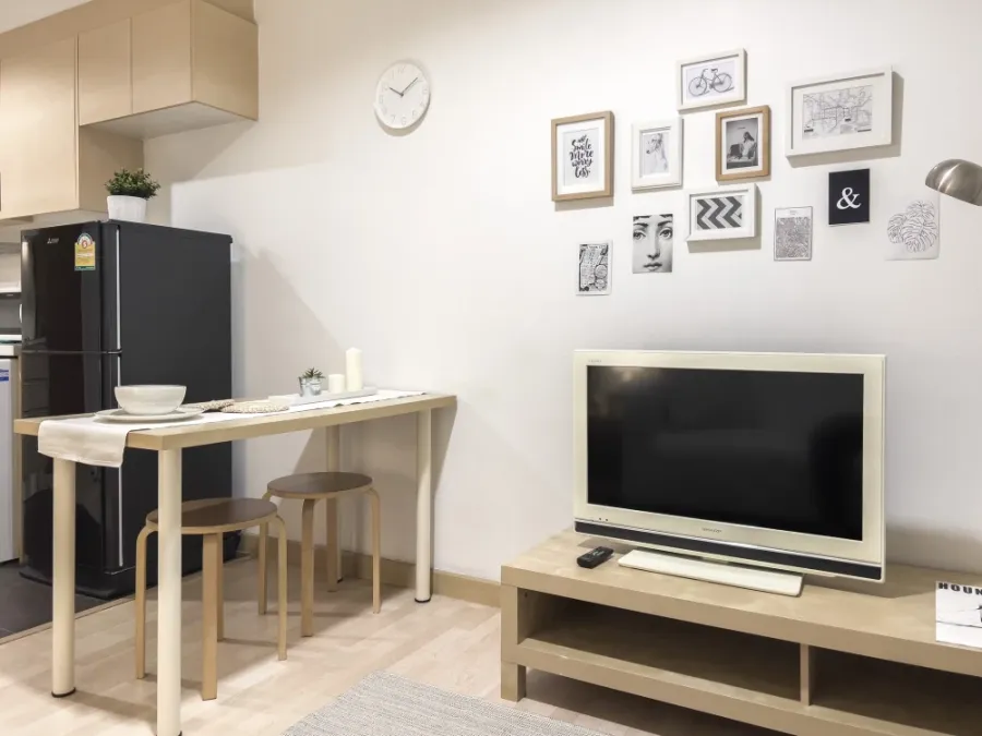 Condo for rent at Heritage Sukhumvit. White-toned room, comfortable and budget-friendly. Everything you need is here. You definitely need to book!
