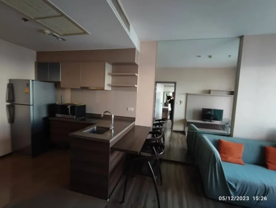 For rent: Teal Sathorn - Taksin, high floor, good view, spacious room with usable space. Just carry one bag and move in.