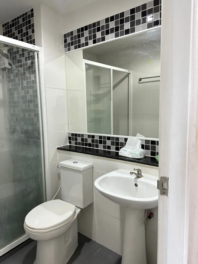 For sale, for rent, Regent Home 18 Chaengwattana-Lak Si, 7th floor, Building F, fully furnished, ready to move in, book now, don't miss it.