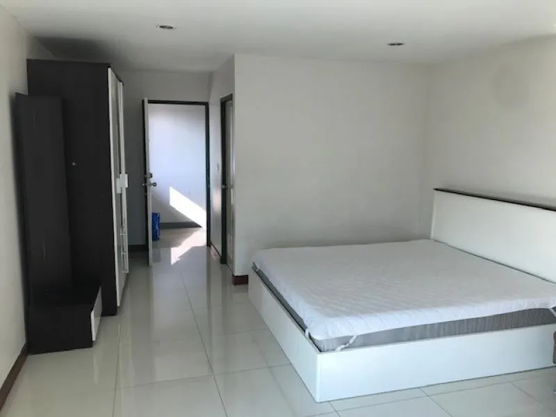 Condo for rent, Regent Home 4, Sukhumvit 85, corner room, good view.