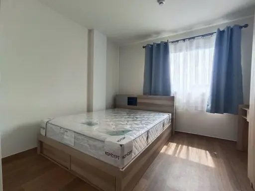 For rent: Lumpini Condo Town Ekamai 48, separate rooms, well-built-in, including electrical appliances. Book now.