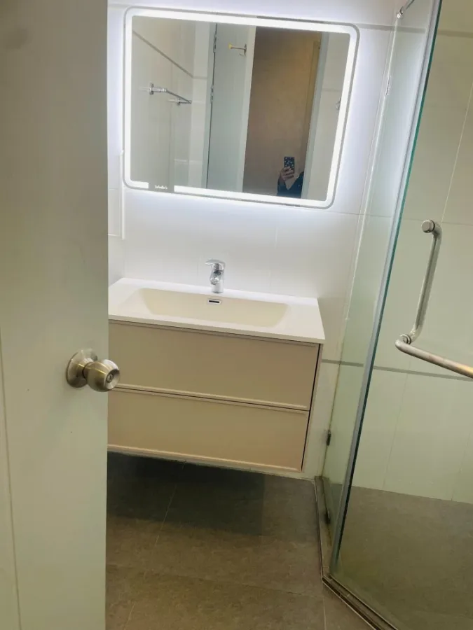 Condo for sale/rent, True Thonglor, spacious room. Nicely decorated Plus complete furniture Just come and move in.