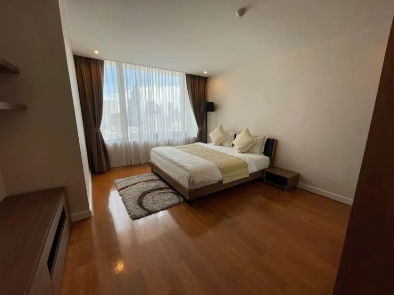 คอนโด จามจุรี สแควร์ เรสซิเด้นส์ 3 ห้องนอน 4 ห้องน้ำ พร้อมห้องแม่บ้าน ห้องใหญ่ แบบนี้หาไม่ได้แล้ว