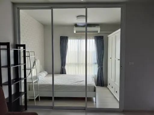For rent, Unio Rama 2-Takham, partitioned room, 6th floor, decorated with wallpaper, comfortable to live in. Don't just look, book now.
