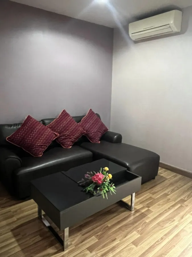 For sale: Regent Home 15 Chaengwattana, sixth room available, 14th floor, large sofa, very comfortable to sit and lie on. Hurry and reserve now.
