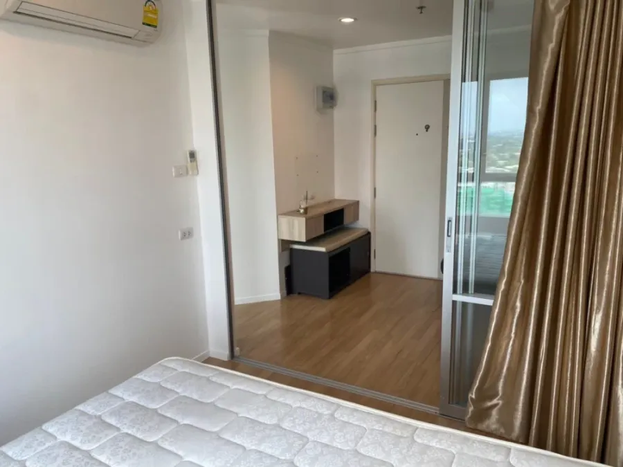 For rent: Lumpini Ville Sukhumvit 77-2 bedrooms with beautiful wallpaper and complete furniture. Reserve now!