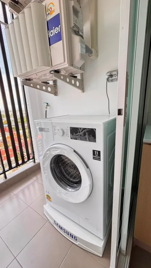 For rent: Regent Home Bangna, Muji-style decorated unit with glass partitions for privacy and soundproofing. Don't miss out!
