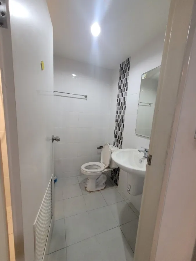 Sell and rent The Niche ID Bang Khae, fully furnished room Get cool breeze from the south balcony all year round.