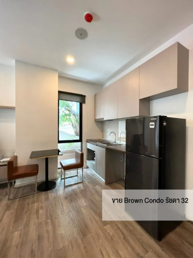 Selling Rent Brown Condo Ratchada 32, corner room, beautiful room, 2 bedrooms, 1 bathroom, pool view, fully furnished, ready to move in. Urgent.