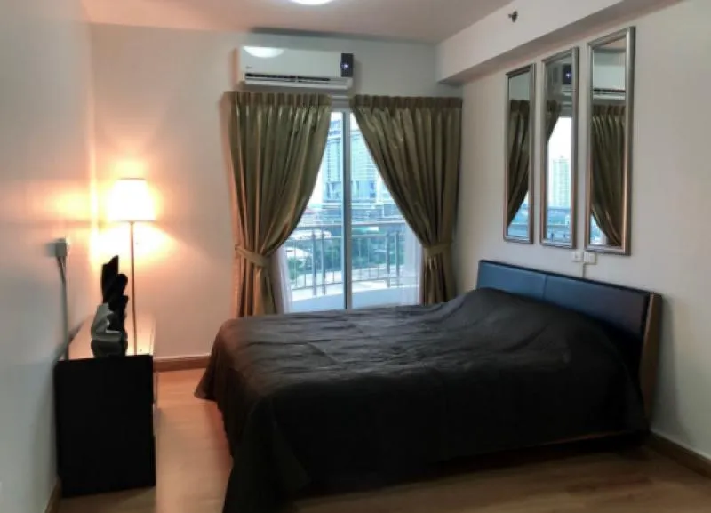 Condo for rent at Supalai River Resort, 14th floor, floor level that can experience the most beautiful view of the Chao Phraya River.