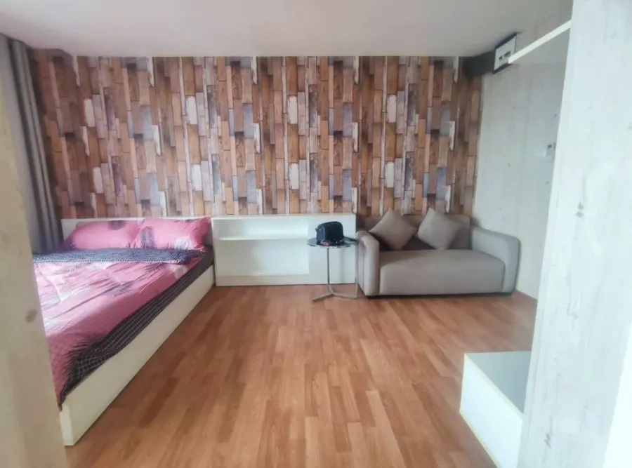 Urgent sale: Condo The Trust Ngamwongwan, fully furnished + electrical appliances, fully decorated, just bring your bags and come!