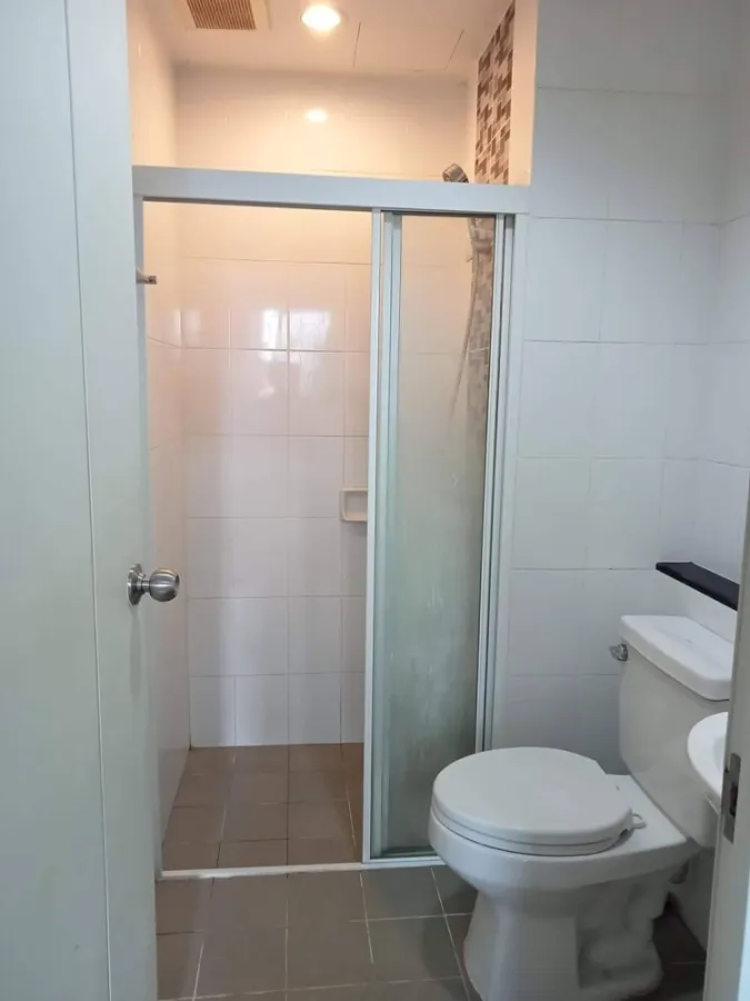Selling Unio Charan 3, open view, attached wallpaper, the whole room is very nice. Affordable price. Don't delay. Book now.