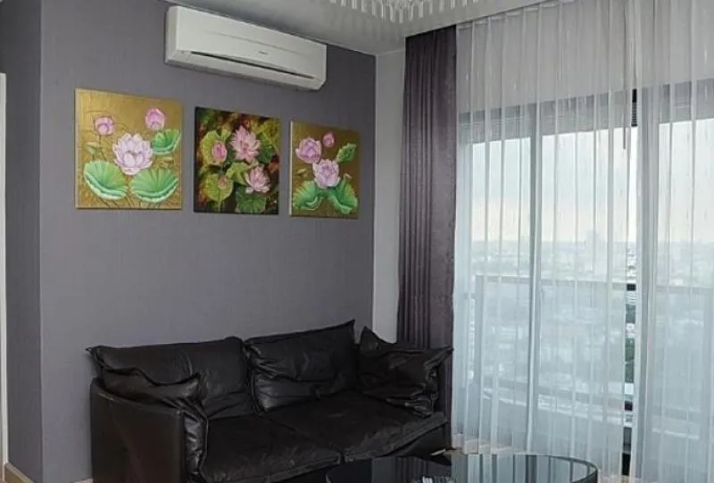 ให้เช่า Urbano Absolute สาทร-ตากสิน ห้องสวย ตกแต่งด้วยดอกไม้ ดูเรียบง่าย มองสบายตา เฟอร์ครบ