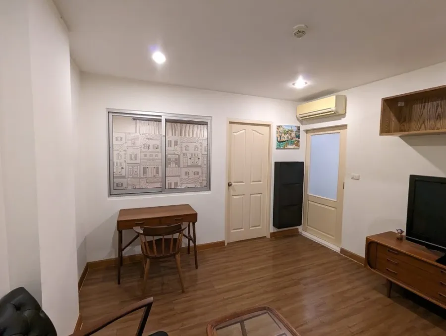 For sale/rent The niche ID Lat Phrao 130, fully furnished rooms, easy on the eyes color, comfortable price, don't miss it.