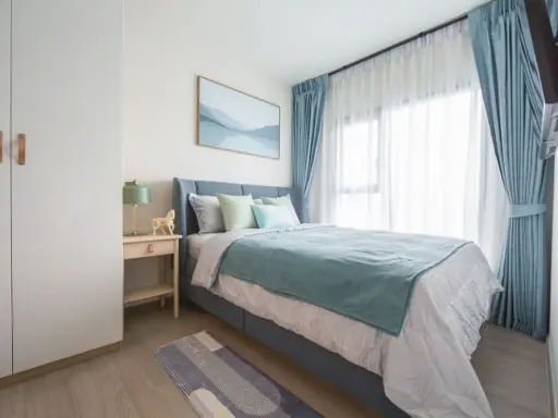 For rent The Base Phetchaburi-Thonglor. The room decorated in white tones looks comfortable, plus the price is comfortable. Hurry up to reserve before