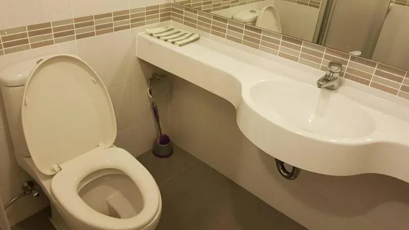 For rent Lumpini Place Srinakarin-Huamark Station, fully furnished, city view, near the expressway, come first come first served