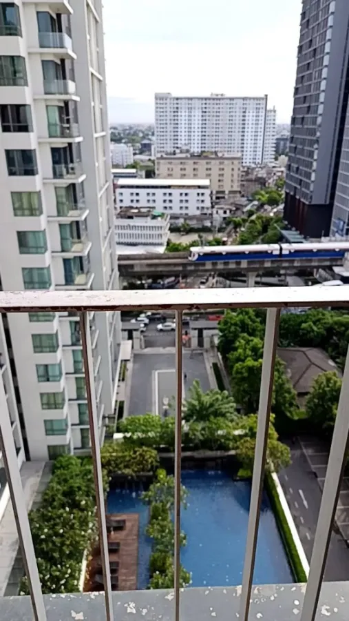 For sale or rent: The Room Sukhumvit 62, spacious and comfortable room, swimming pool view, ready to move in with just your bags.