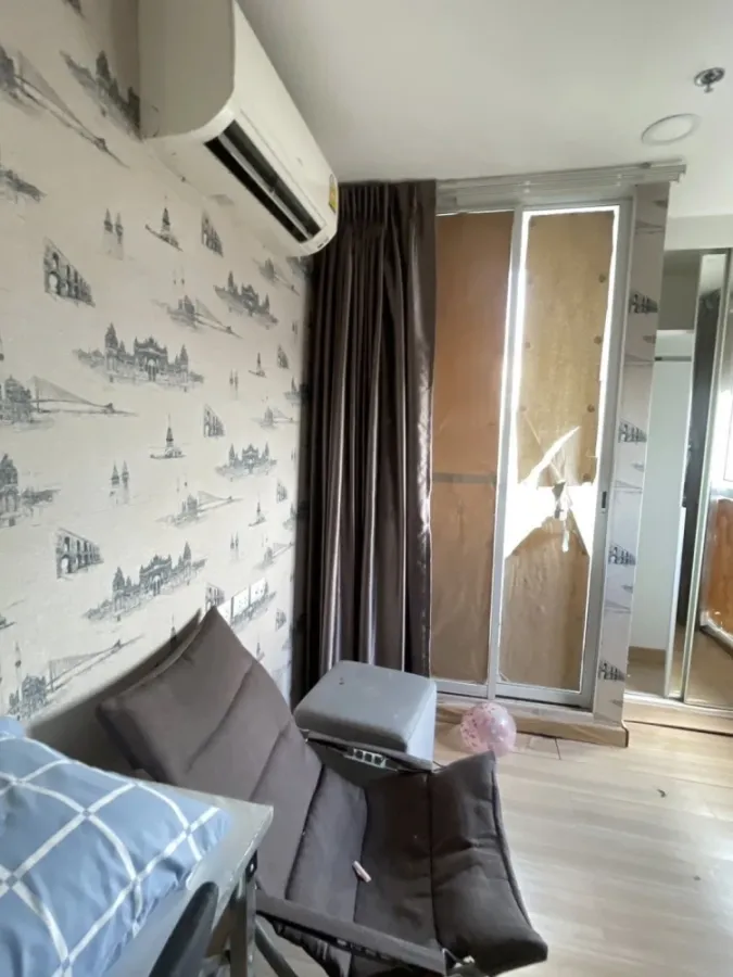 For sale: Chateau In Town Rama 8, riverside condo, wallpapered throughout the room. Interested? Reserve now!