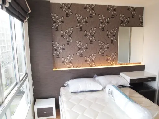 For rent, Lumpini Place Ratchayothin, room with nice wallpaper There is a good front loading washing machine. You can reserve it now.