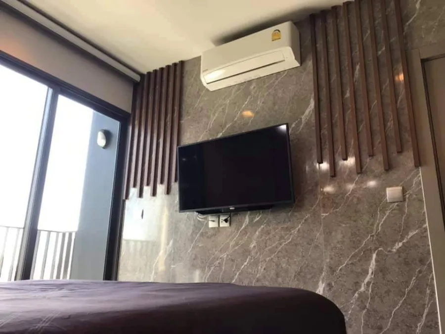 Condo for sale: Life Asoke Rama 9, decorated room, ready to move in. Complete set of furniture, built-in, very good. Hurry and reserve quickly.